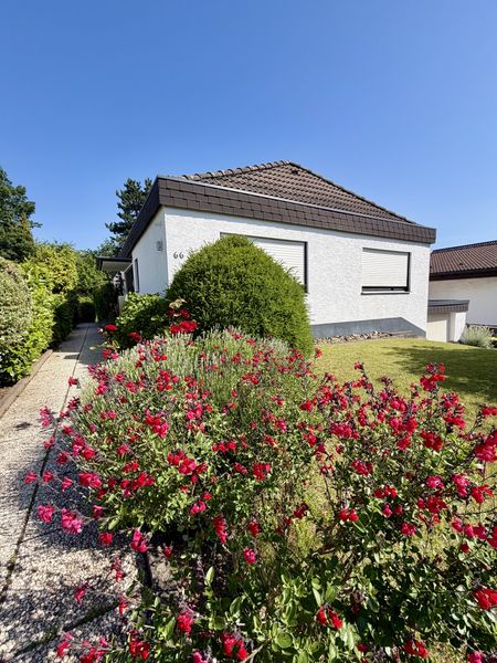 Wohnglück auf dem KIRCHBERG – Modernisiertes EFH mit Einliegerwohnung, Garten und Garage